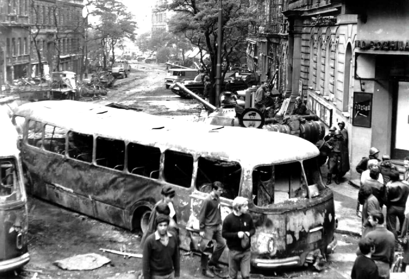 21. srpen 1968-před buduvou ČsRo 21. srpen 1968-před buduvou ČsRo