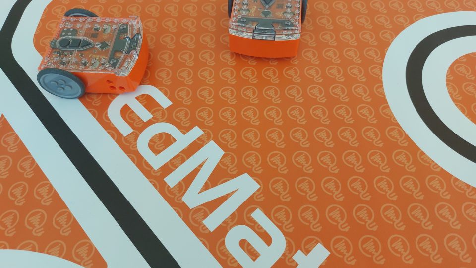 Roboti pohybující se na tlesknutí v UP_LABU Univerzity Palackého v Olomouci