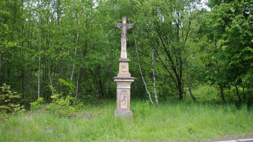 Kříž je dnes jedninou stavbou, která z obce zbyla
