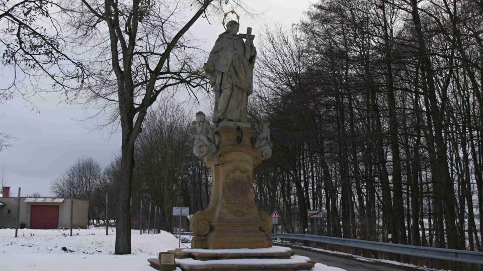 Socha sv. Jana pochází z konce 18. století | foto: Miroslav Kobza, Český rozhlas Socha sv. Jana pochází z konce 18. století