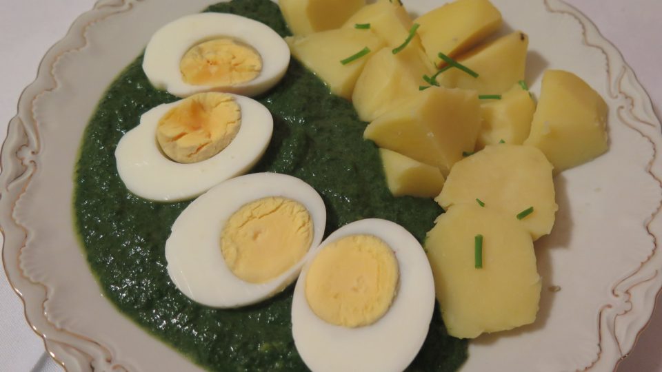 Špenát s vejcem a bramborem