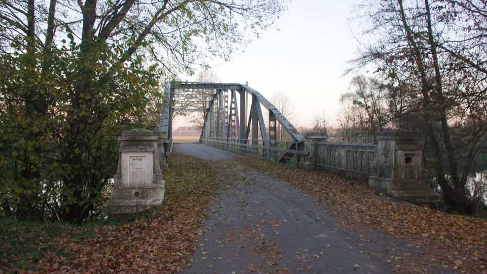 Unikátní most přes Moravu v Drahlově