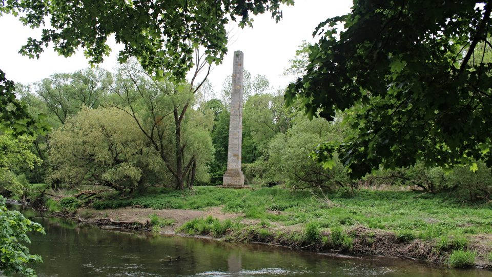 Obelisk v Novozámeckém areálu