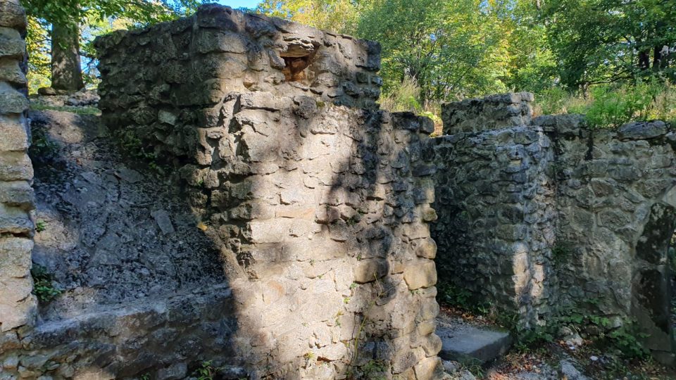 Šostýn býval jedním ze strážních hradů a do dnešních dnů z něj toho mnoho nezbylo