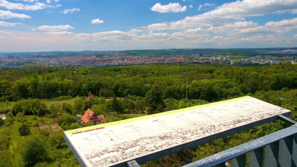 Pohled jihozápadním směrem na Brno a okolí