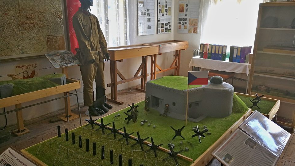 Součástí expozice muzea je i zdejší prvorepublikové opevnění a jeho modely | foto: Miroslav Kobza, Český rozhlas Součástí expozice muzea je i zdejší prvorepublikové opevnění a jeho modely