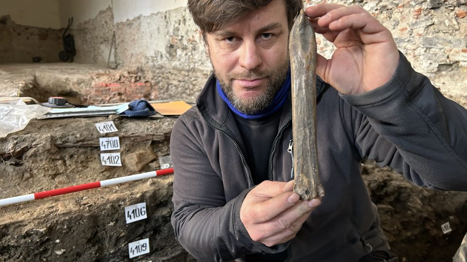 Archeolog Zdeněk Schenk se vzácným nálezem