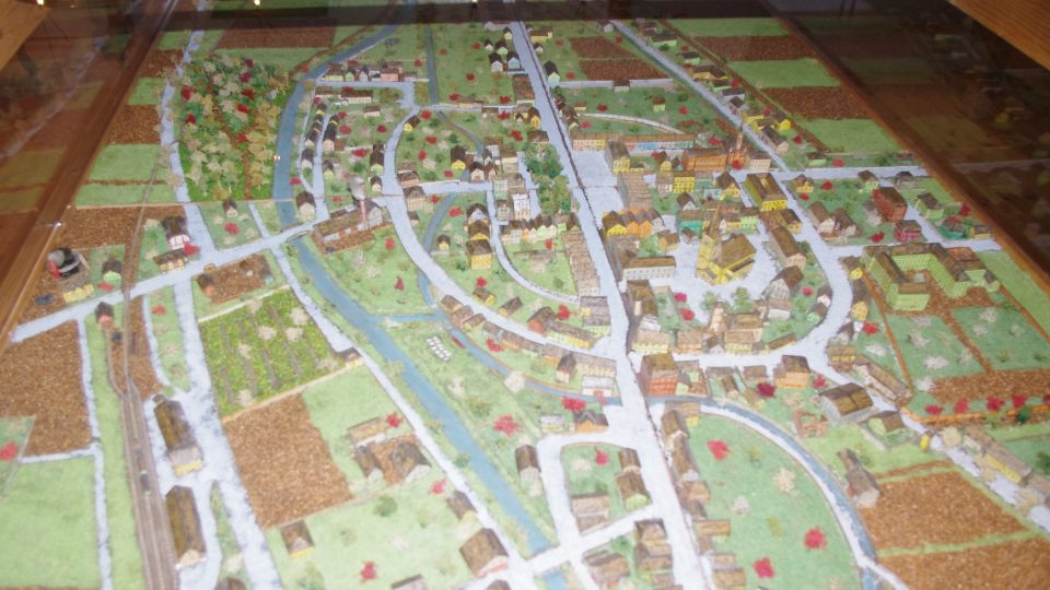 Někdejší podobu náměstí ukazuje i model města v městském muzeu