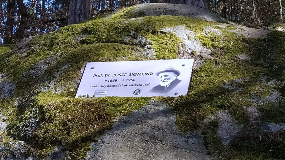 Stezka je pojmenována po Josefu Sigmondovi