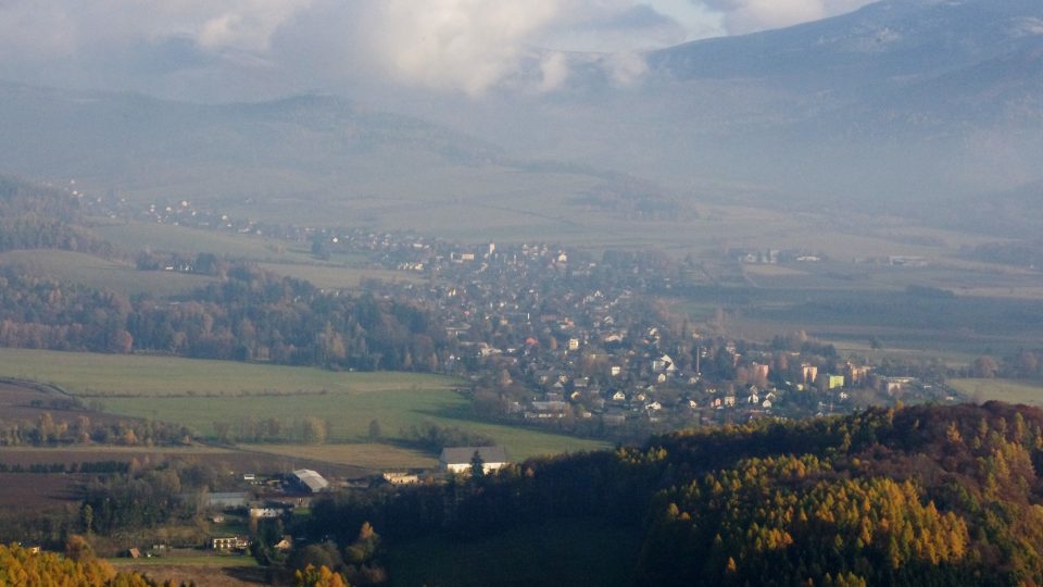 Pohled na Velké Losiny z ochozu rozhledny Bukovka