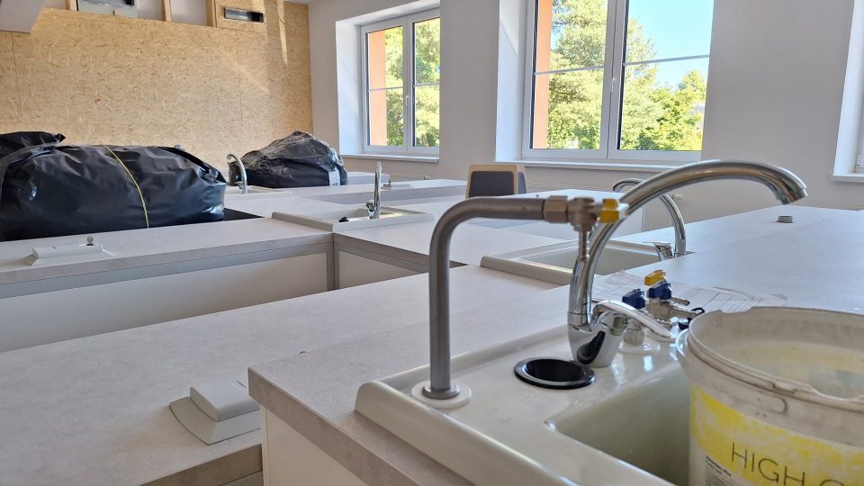 V prostorech bývalé tělocvičny vznikly nové učebny | foto: Josef Čermák, Český rozhlas V prostorech bývalé tělocvičny vznikly nové učebny