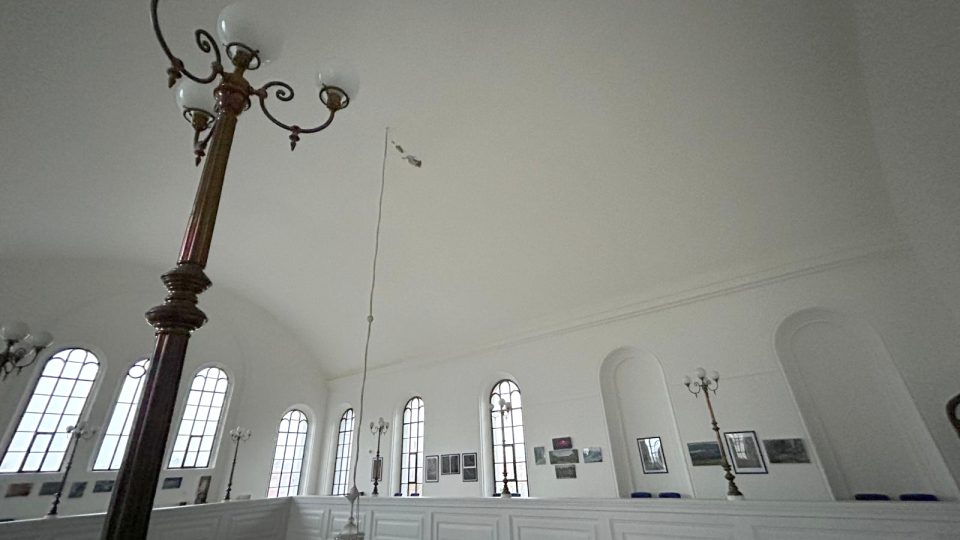 V hlavní modlitebně hranické synagogy se propadá strop