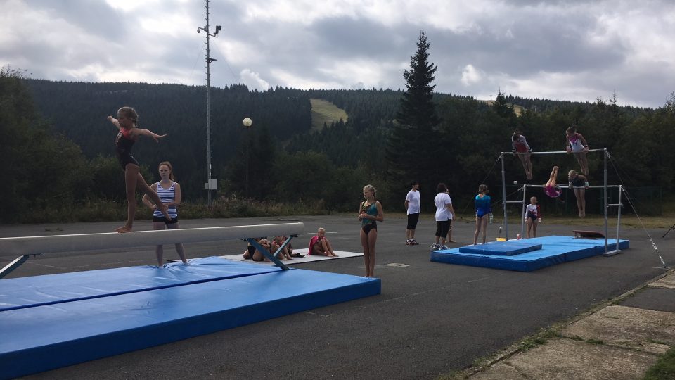 Vzpomínka na Věru Čáslavskou na Červenohorském sedle