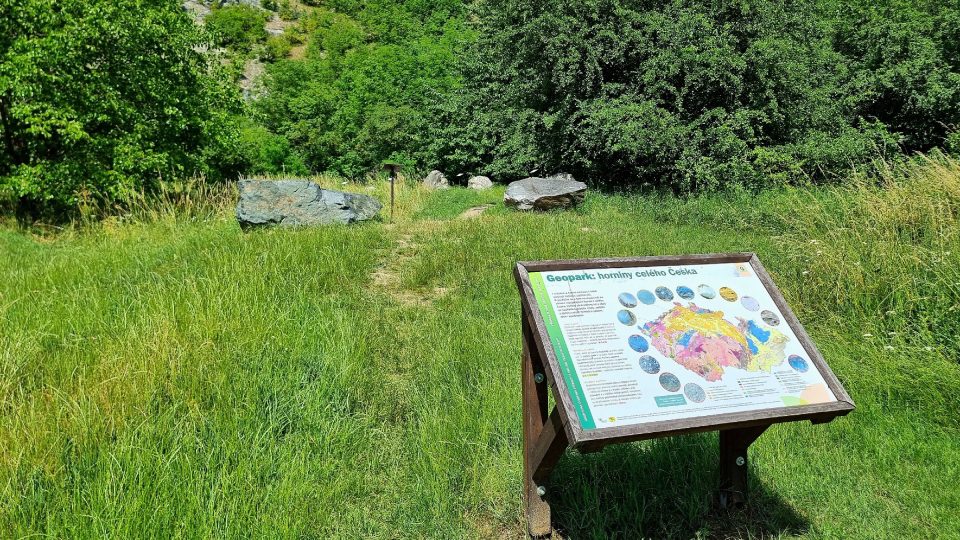 Geopark Mikulov je sbírkou 14 nejvýznamnějších hornin a ukazuje geologickou historii naší země