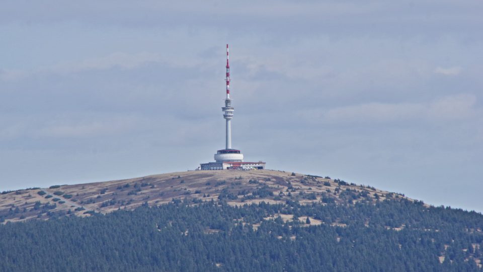 Pohled na vysílač na Pradědu z horní nádrže