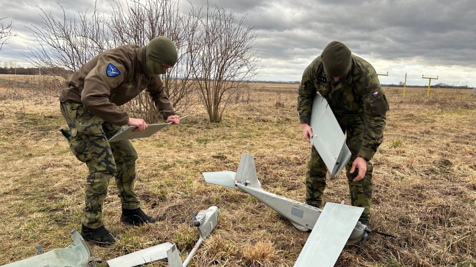 Letiště v Bochoři na Přerovsku nově využívají vojáci jednotky bezpilotních letounů