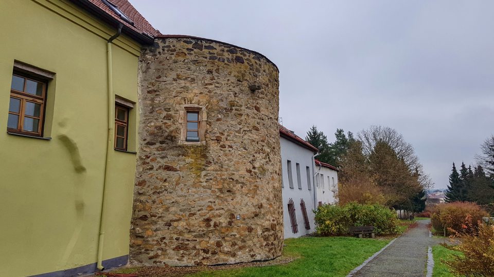 Z původních pěti kilometrů hradeb jsou jako zázrakem dodnes zachované dvě třetiny