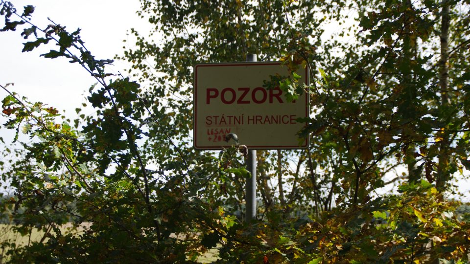 Hranice vede přímo po temeni Polského kopce
