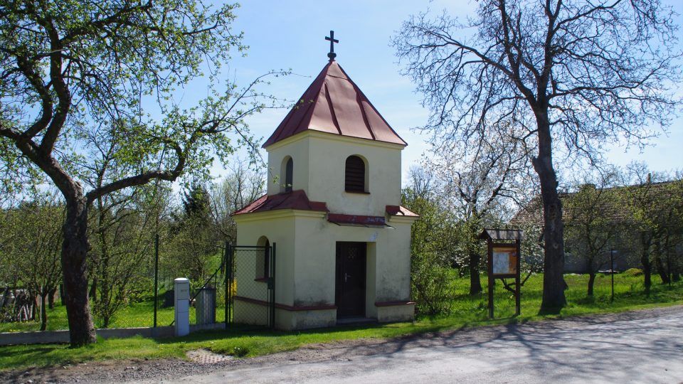 Kaple sv. Štěpána prvomučedníka se zvonicí pochází z konce 18. století
