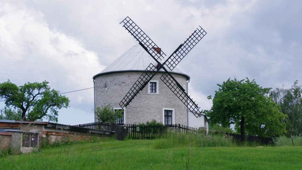 Větrný mlýn v Jednově dnes slouží k rekreaci