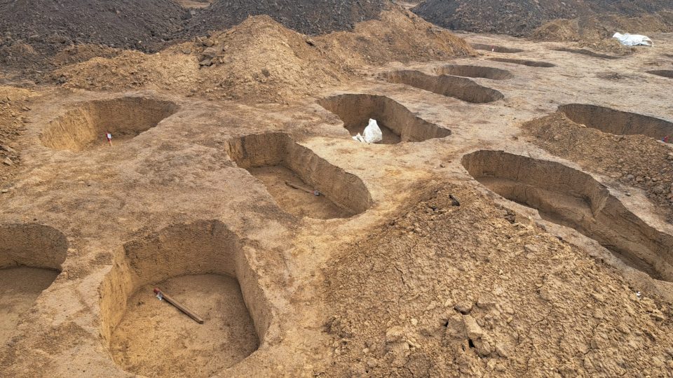 Archeologové u Křelova narazili na 130 hrobů z doby bronzové