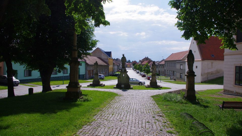 Pohled od kostela do vesnice