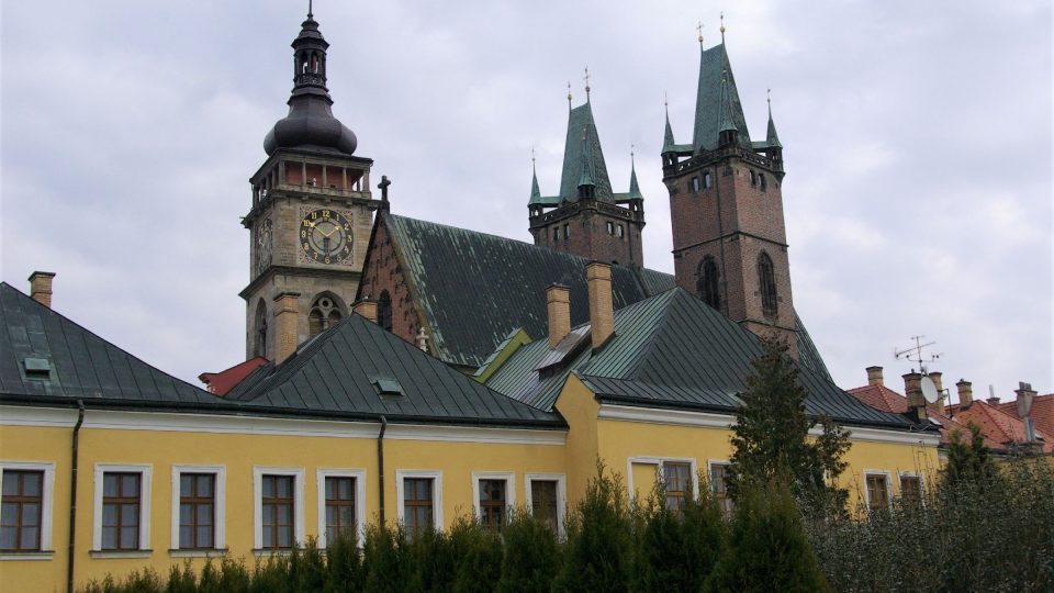 Panorama s Bílou věží a s katedrálou sv. Ducha pohledem od historických teras a Zpívajícího schodiště
