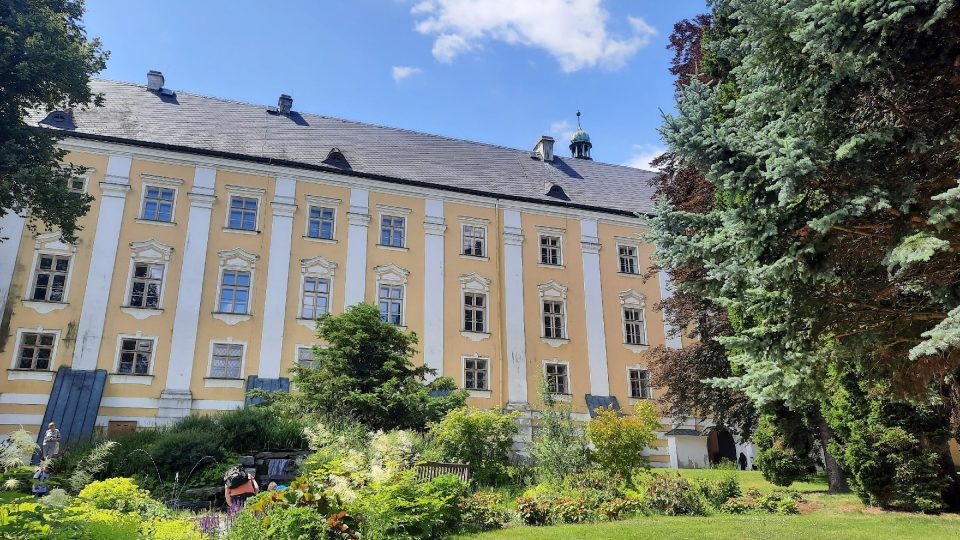 K zámku přiléhá zámecký park | foto: Iva Havlíčková, Český rozhlas K zámku přiléhá zámecký park