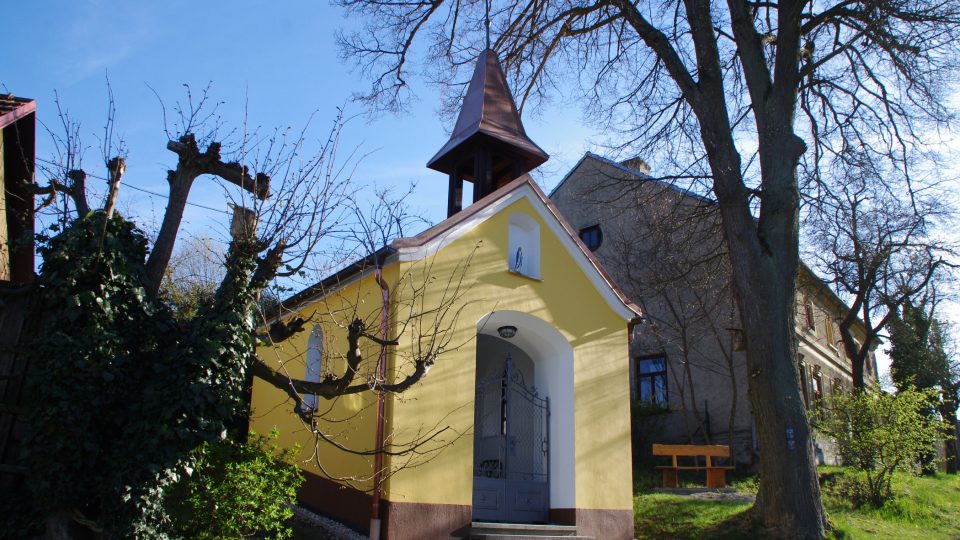 Kaple v dolní části obce