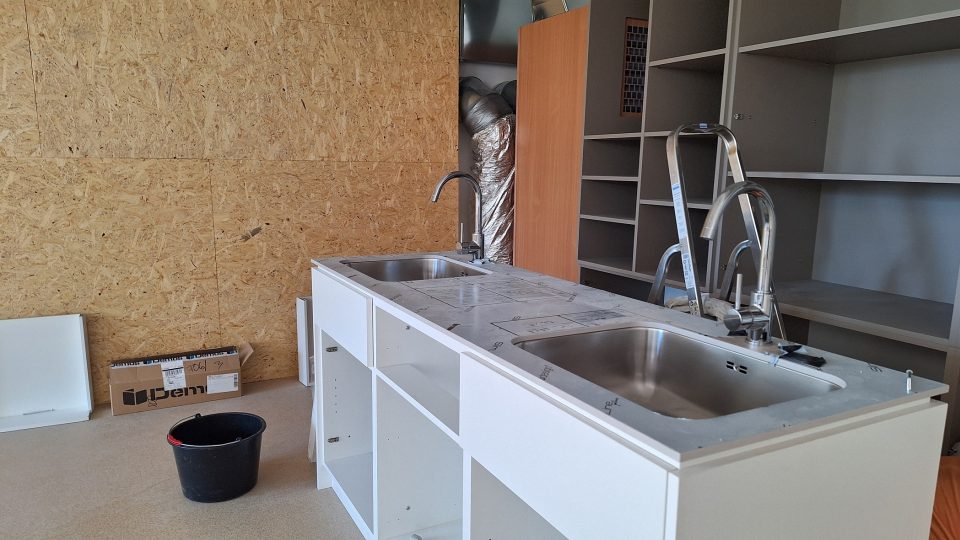 V prostorech bývalé tělocvičny vznikly nové učebny | foto: Josef Čermák, Český rozhlas V prostorech bývalé tělocvičny vznikly nové učebny