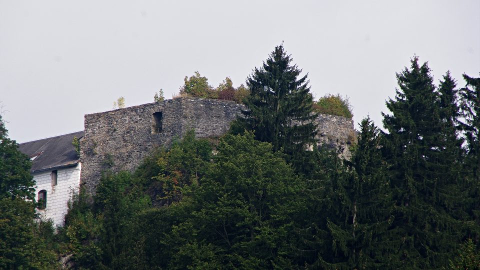 Zbytek hradu Kolštejn, který je zmiňován už před rokem 1313