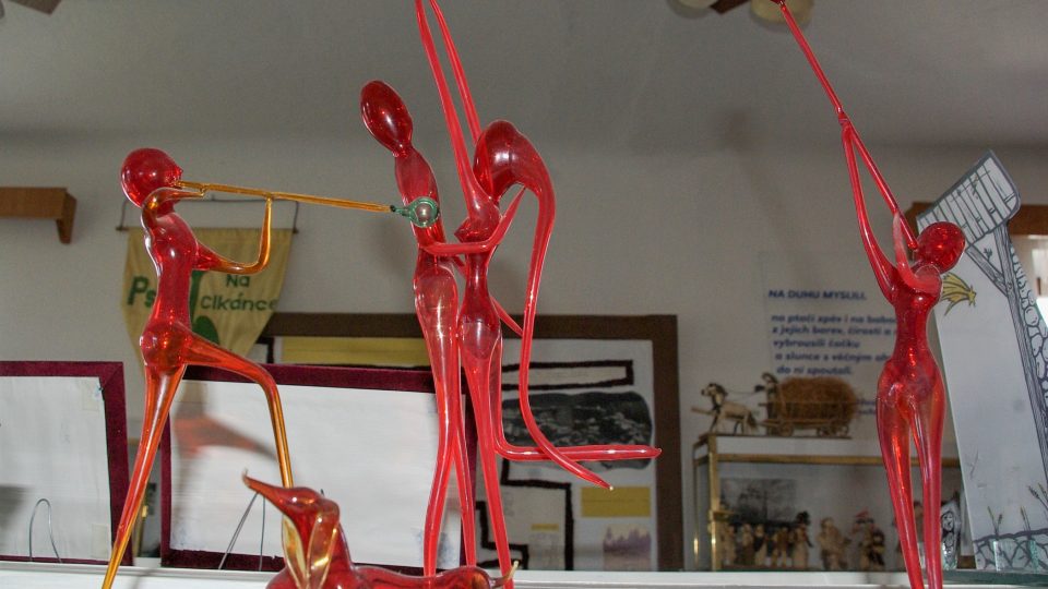 Sklářské tradici v Orlických horách je věnovaná i část expozice v deštenském muzeu