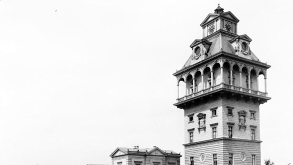 Vodárenská věž s přístavbami v době svého fungování