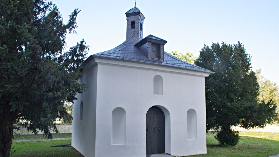 Kaple u kostela byla kdysi starou márnicí