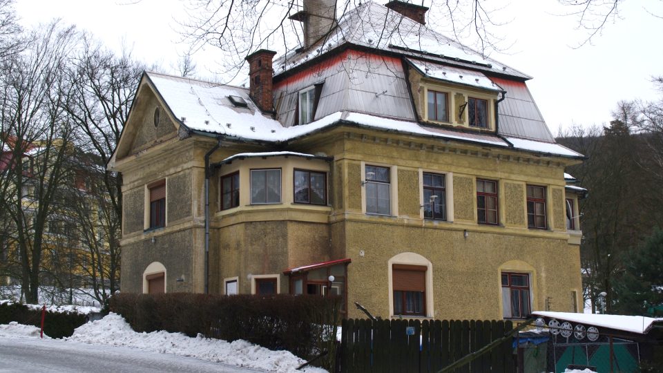 Někdejší ředitelská vila je také součástí sanatoria