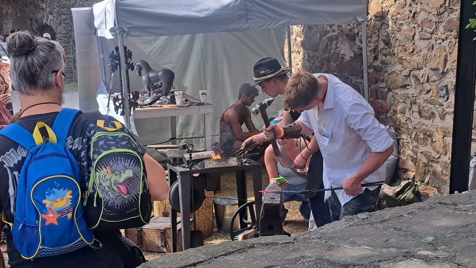 43. ročník mezinárodního setkání kovářů Hefaiston na hradě Helfštýn v Týně nad Bečvou | foto: Tomáš Minarčík, Český rozhlas 43. ročník mezinárodního setkání kovářů Hefaiston na hradě Helfštýn v Týně nad Bečvou