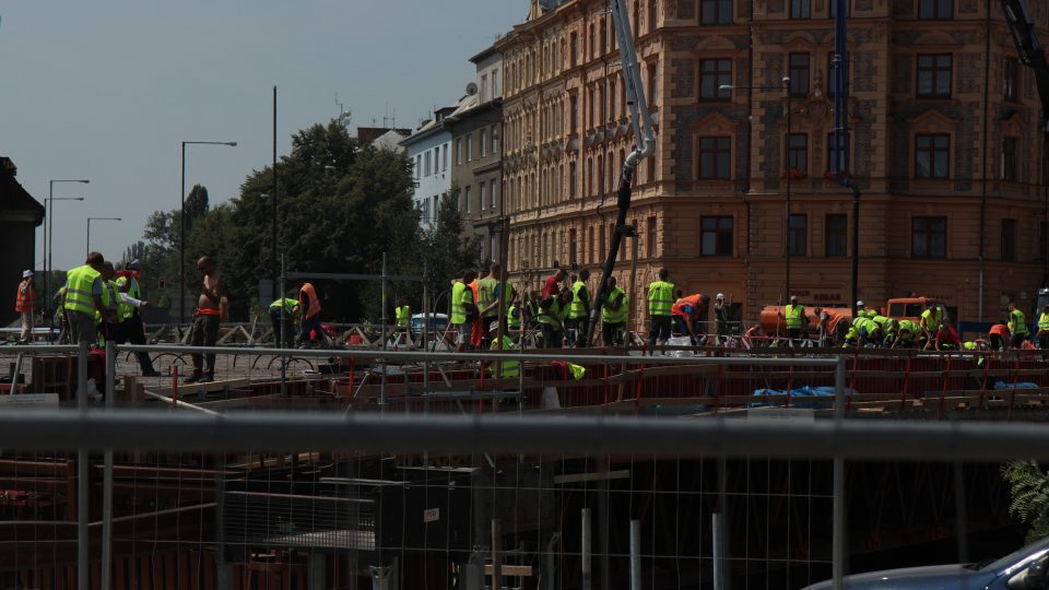 Betonování nového mostu v olomoucké Komenského ulici - POLEDNE