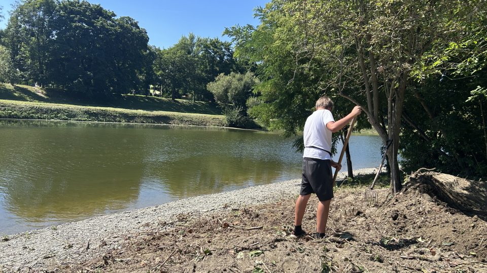 Na pravém břehu Bečvy vzniká nová městská pláž