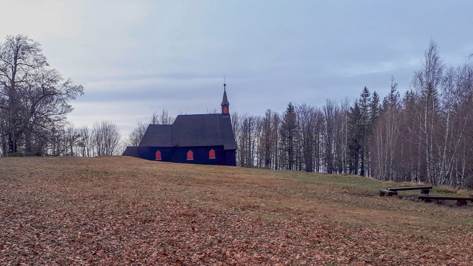 Kostel sv. Antonína Paduánského zde stojí už 380 let.Toto prostranství je o pouti plné věřících