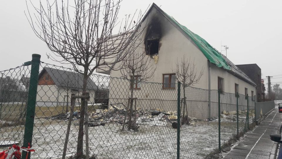 Vyhořelý azylový dům v Dalově u Šternberka