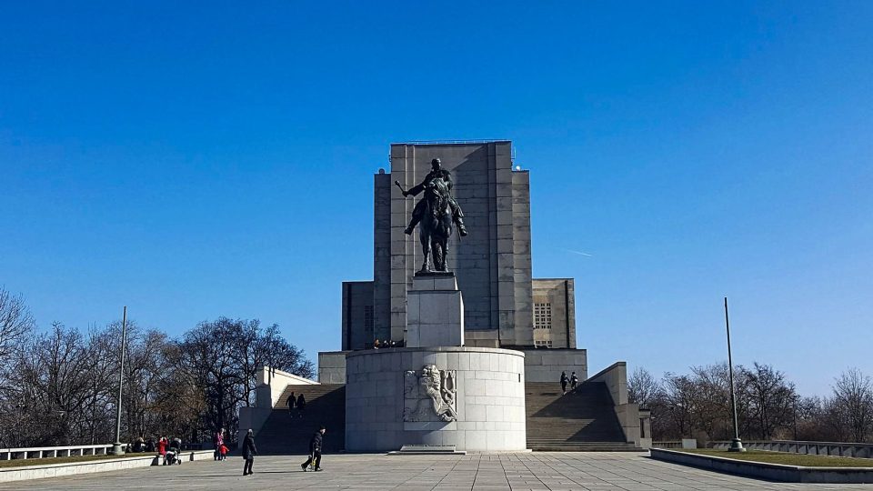 Jezdecká socha je nedílnou součástí Národního památníku na Vítkově
