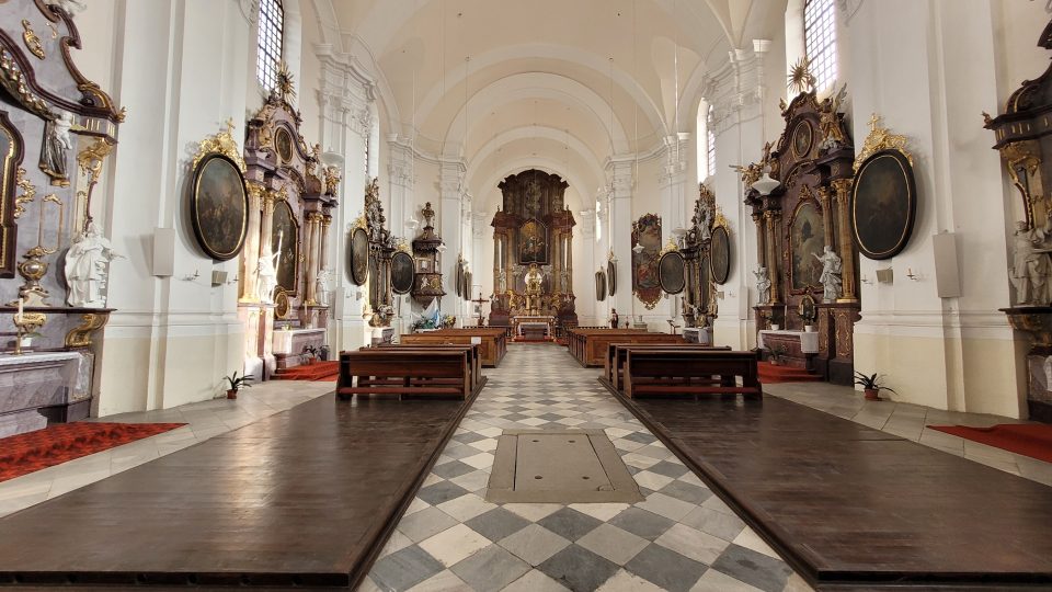 Loď klášterního kostela má skvělou akustiku