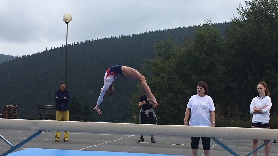 Vzpomínka na Věru Čáslavskou na Červenohorském sedle