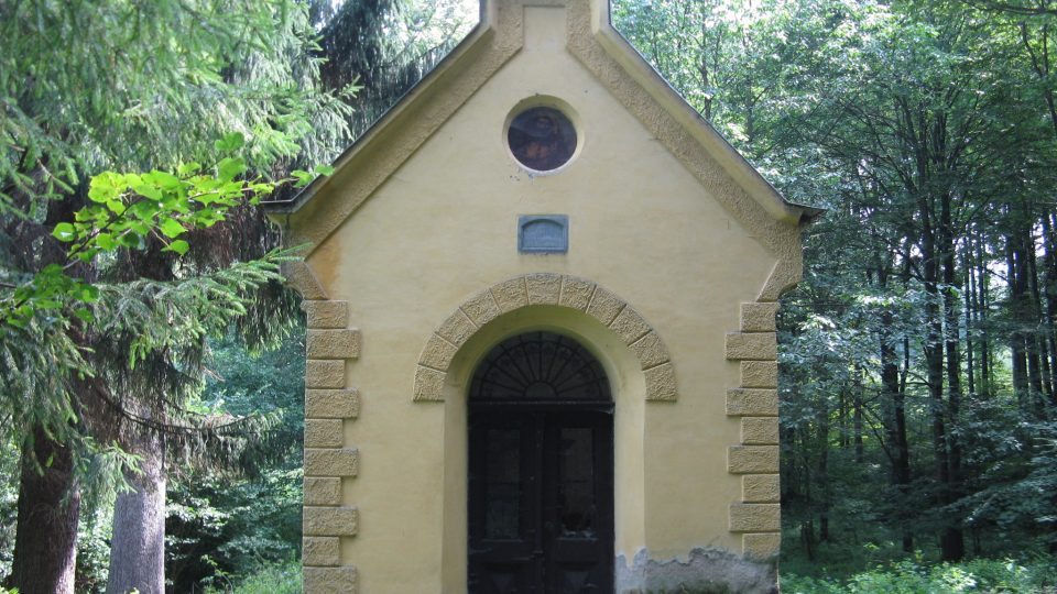 Kaple bolestné Panny Marie u kaolínových dolů je hrobkou Latzelů