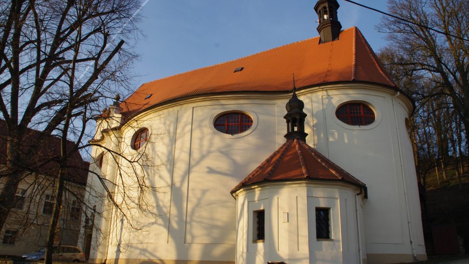 Kostel sv. Liboria byl postaven zároveň se zámkem. Sakristie je ještě o půl století starší