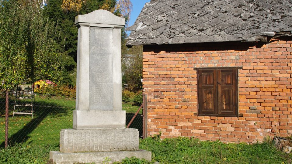Pomník padlých v Olešné