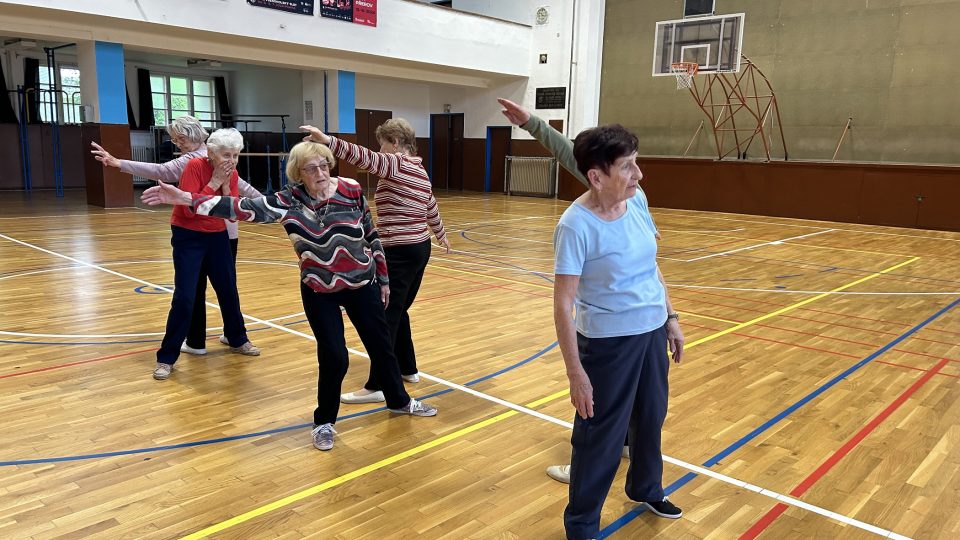 Seniorky v Přerově cvičí na sokolský slet