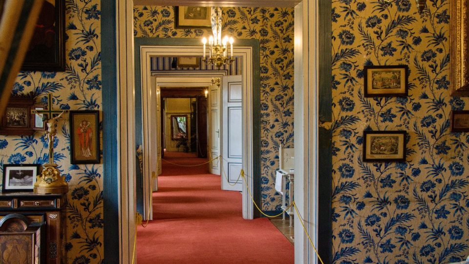 Enfiláda v dámském patře, tedy funkční i optické propojení za sebou řazených místností | foto: Jaroslav Hoření, Český rozhlas Enfiláda v dámském patře, tedy funkční i optické propojení za sebou řazených místností