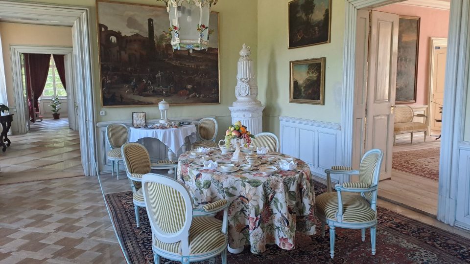 Na zámku je k vidění i letní jídelna