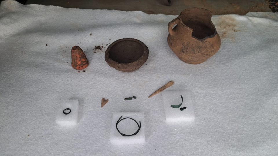 Archeologové nalezli také různé předměty